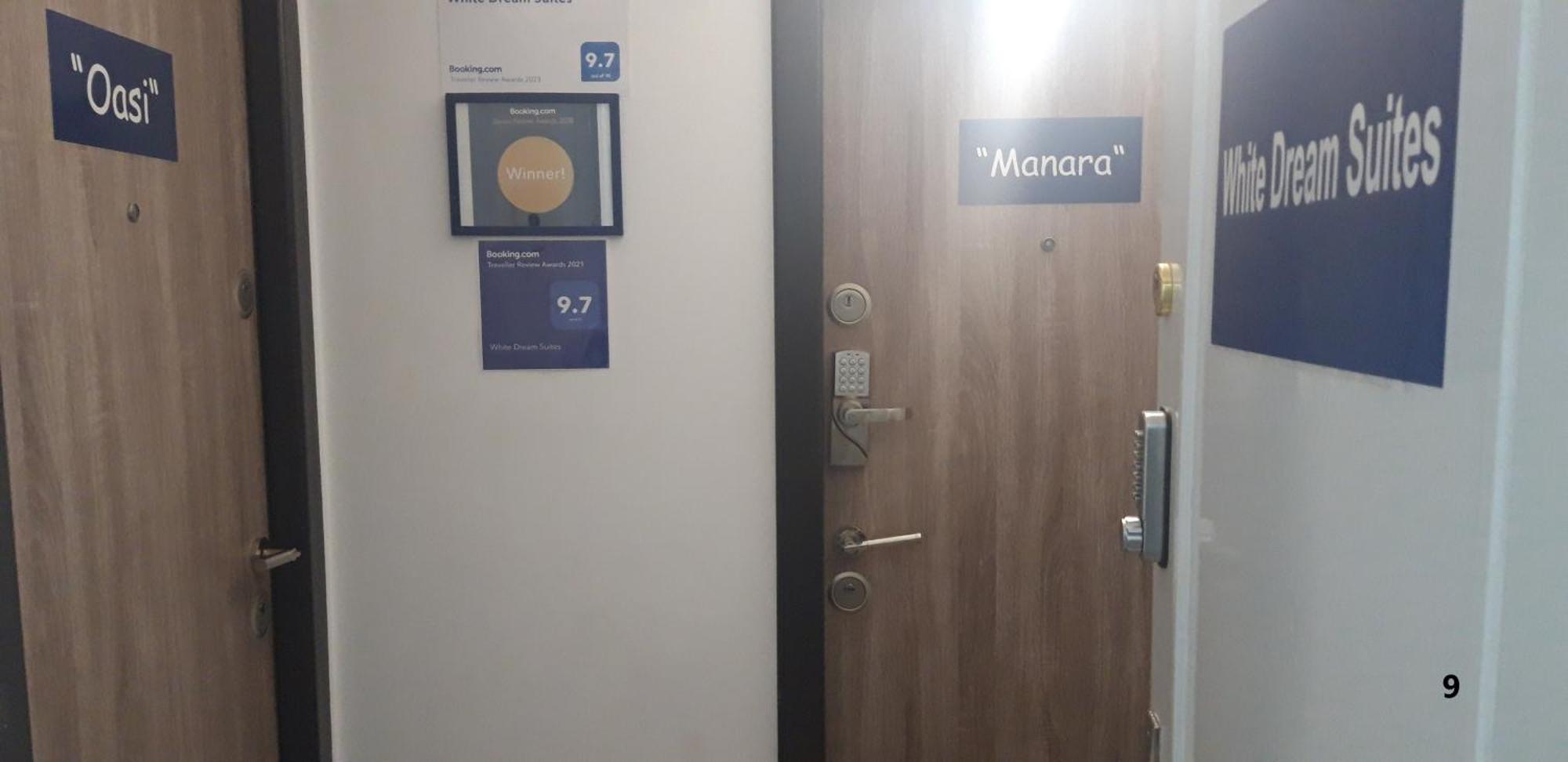 White Dream Suites Iasi Bagian luar foto