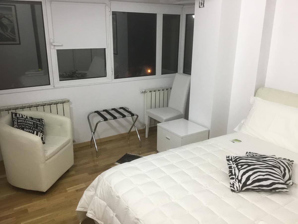 White Dream Suites Iasi Bagian luar foto