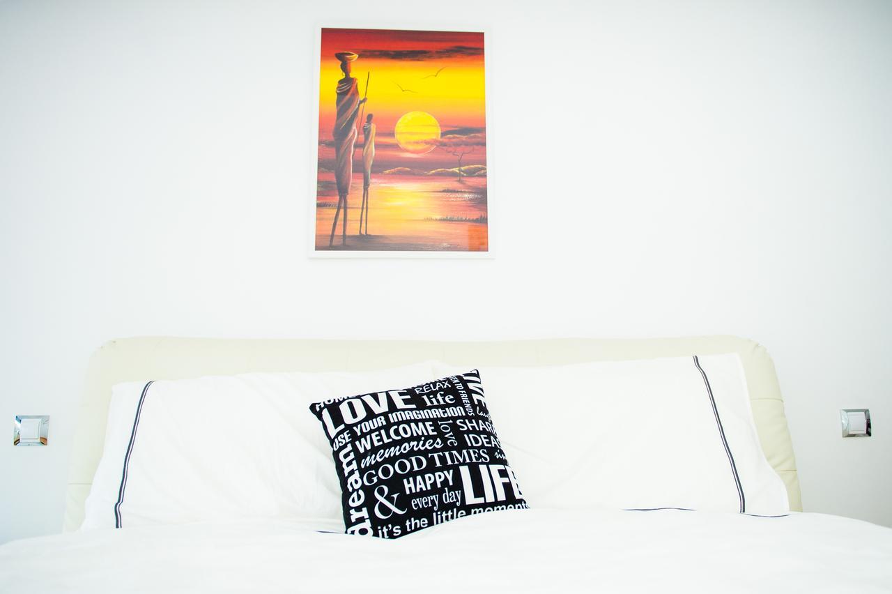 White Dream Suites Iasi Bagian luar foto