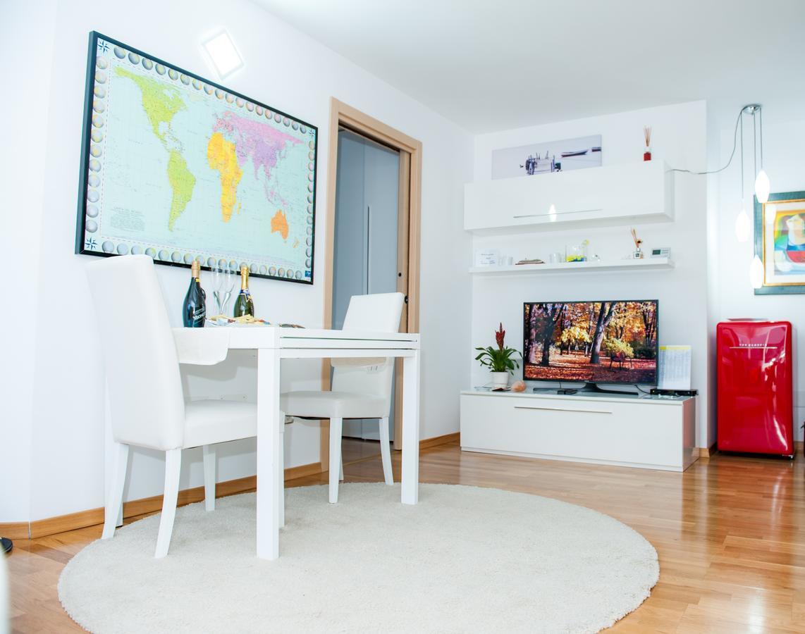 White Dream Suites Iasi Bagian luar foto