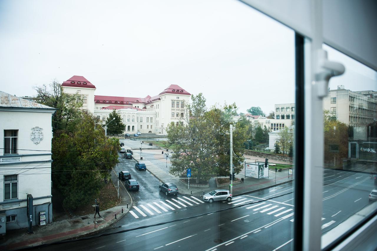 White Dream Suites Iasi Bagian luar foto